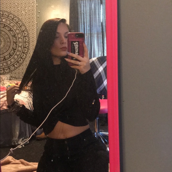 Meet your Posher, Lauren - Picture 2 of 7